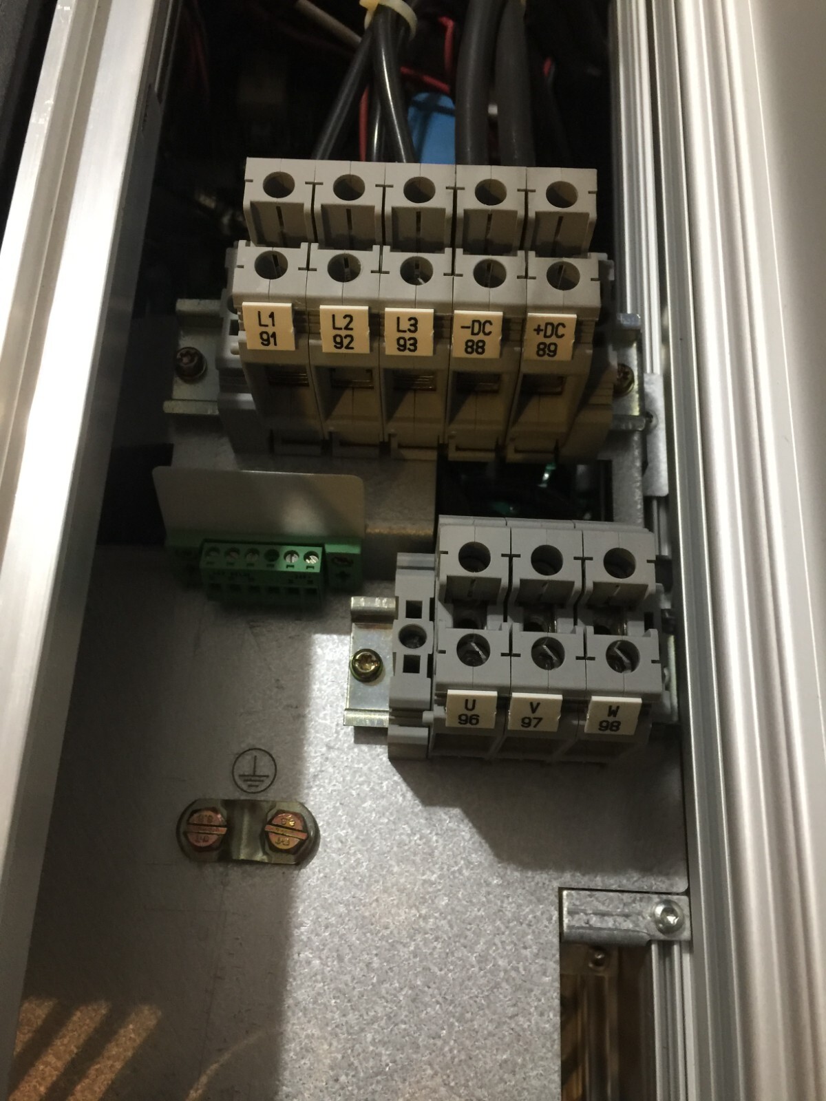 Danfoss VLT 6042 GT4CN1STR0DLF00A00C0, 380- 460V@60A, 30kW/40HP, TYPE 1