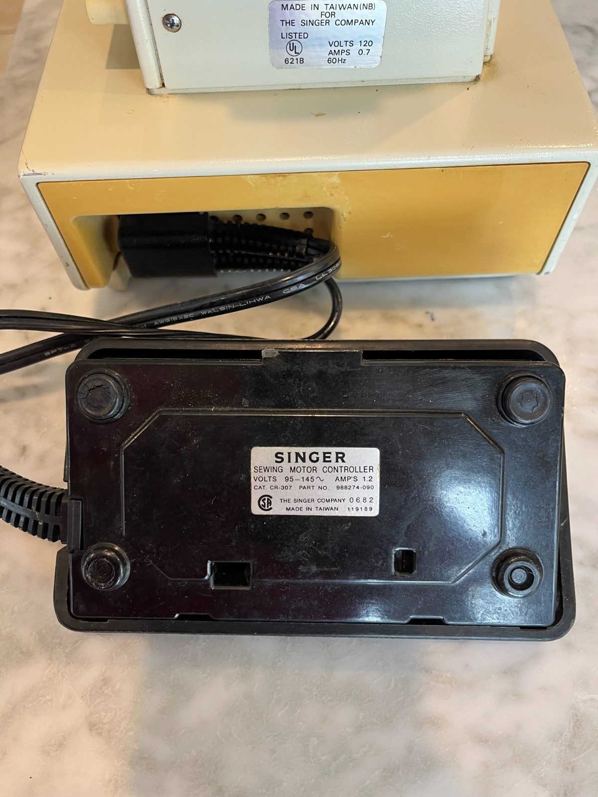 Singer 5522 Heavy Duty Sewing Machine with Foot Pedal