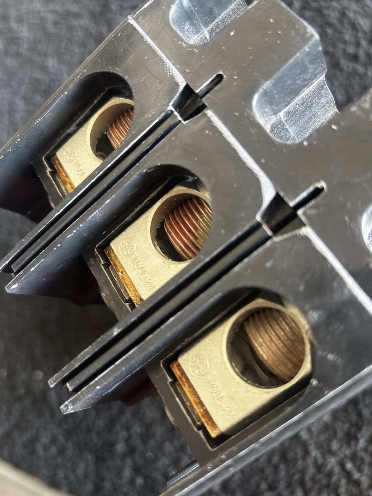 GE TFJ236175WL 175A 3-Pole Circuit Breaker 600VAC/250VDC Trip Indicator