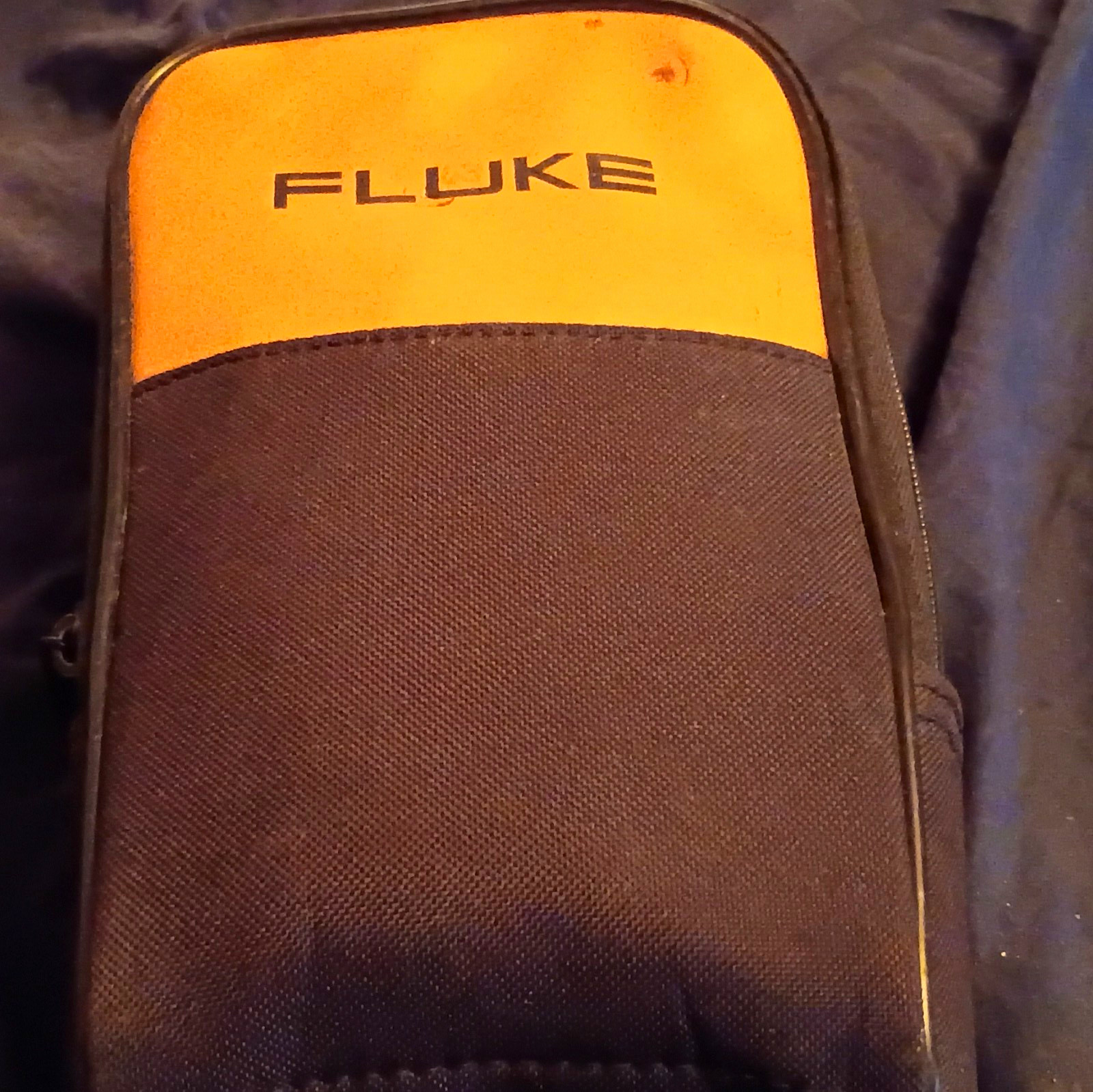 Fluke 87V True RMS Digital Multimeter CAT III 1000V 6000 Count Leads Case