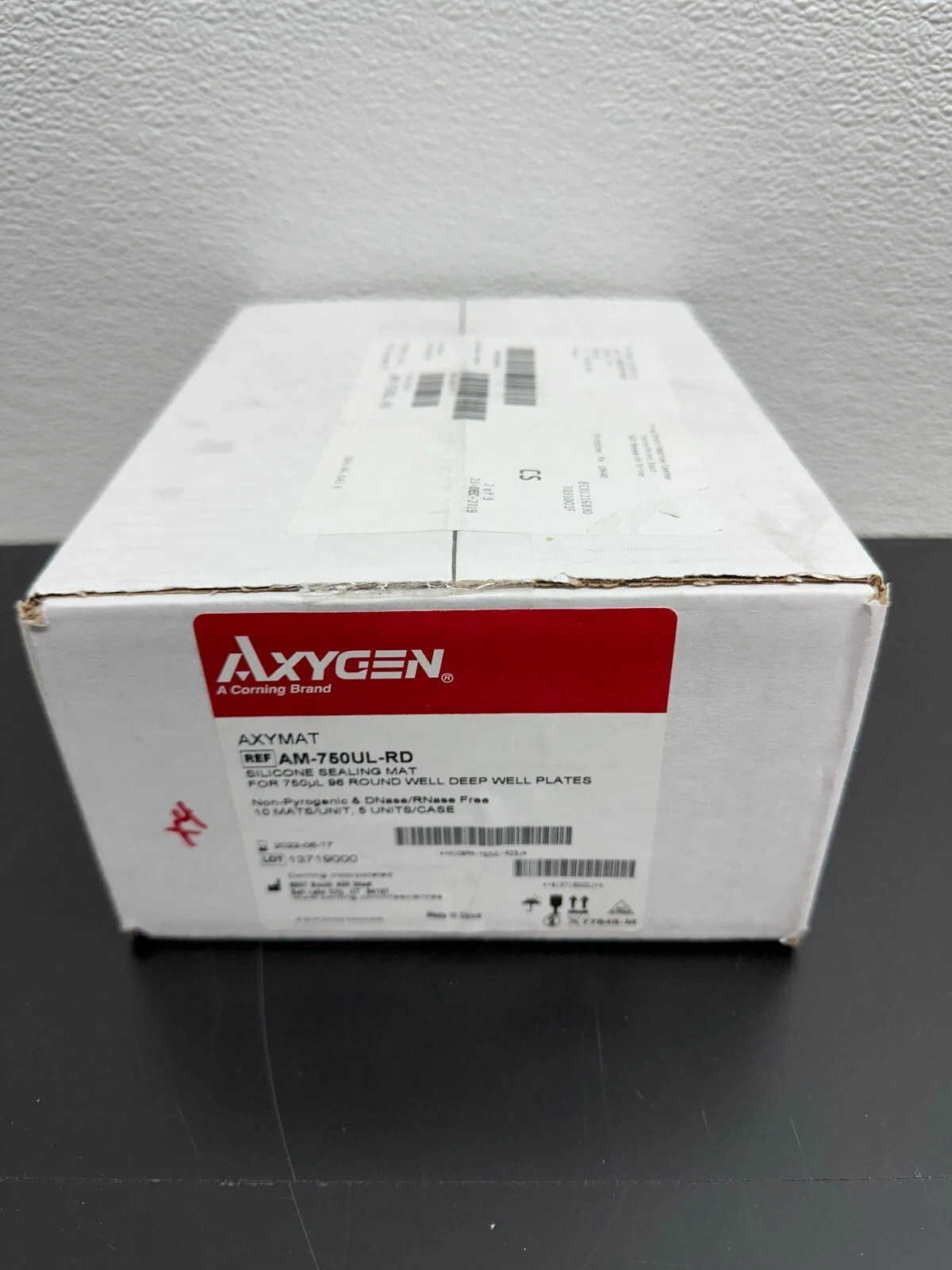 Corning Axygen REF AM-750UL-RD AxyMats 96 Round Well Sealing Mat Deep Well Plate