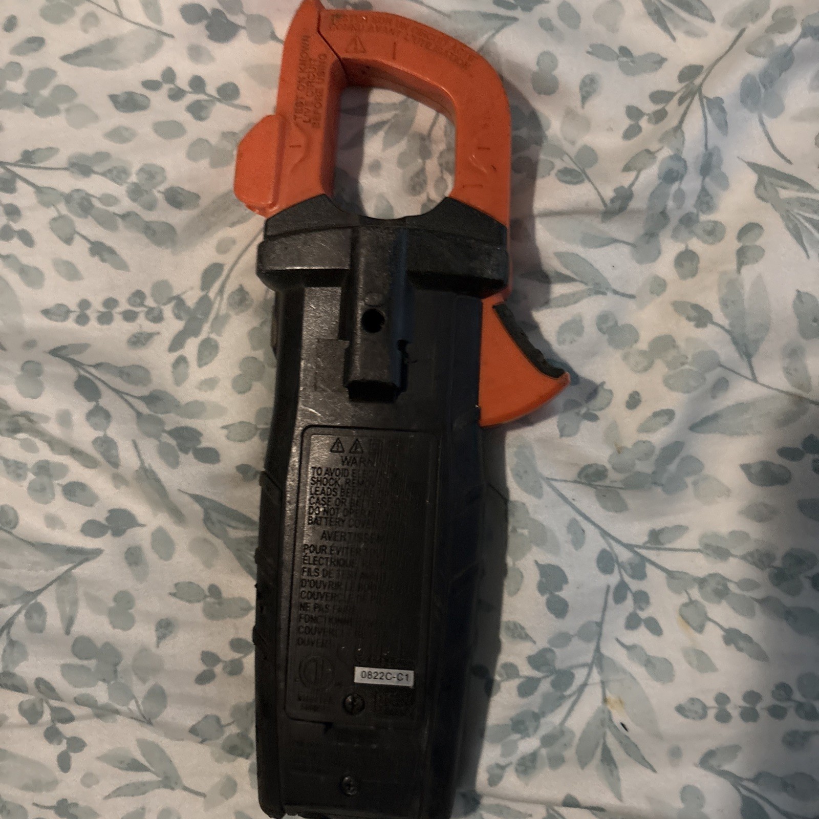 Klein Tools CL800 600A AC/DC Auto-Ranging Digital Clamp Meter.