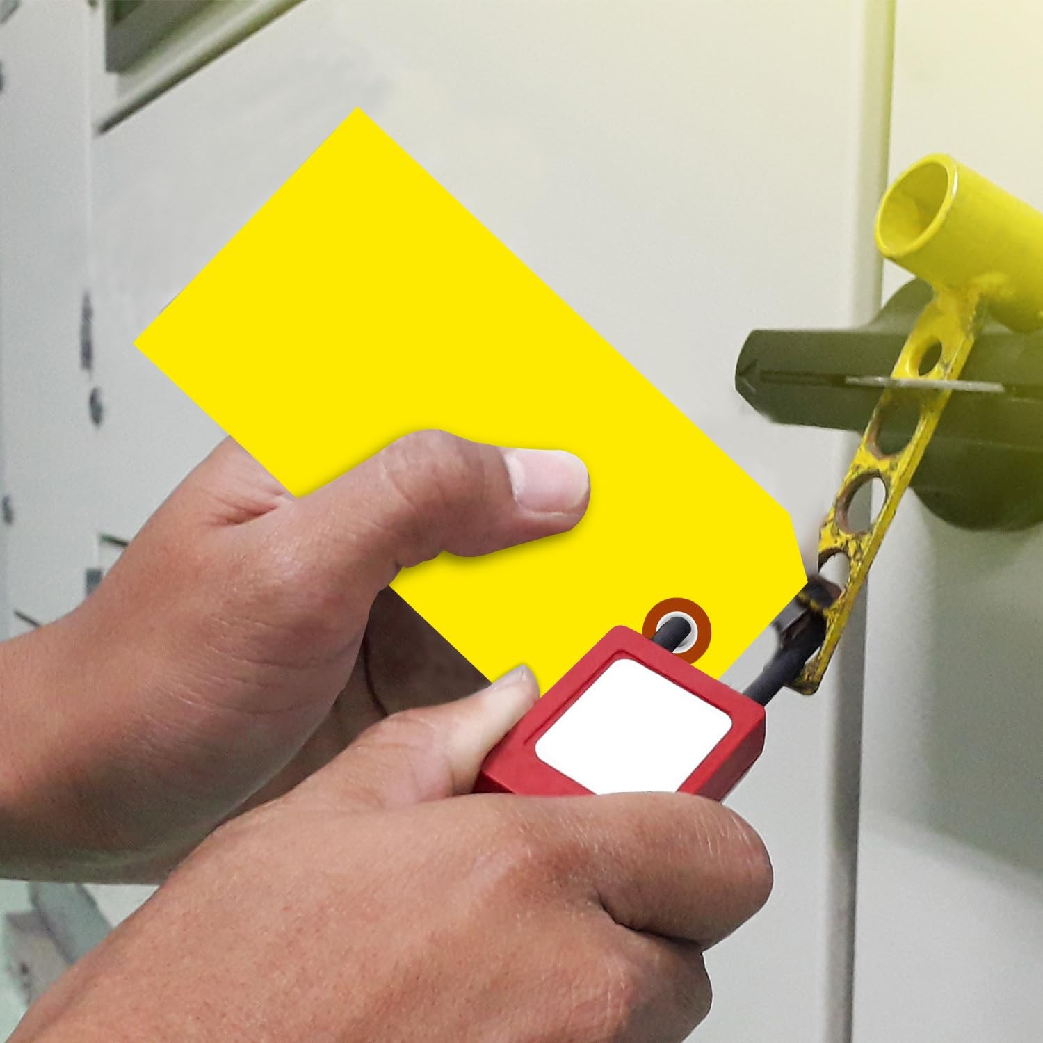 100 Pack Yellow Plastic Tags 4.75×2.375 Inch Tearproof Metal Eyelet Writable