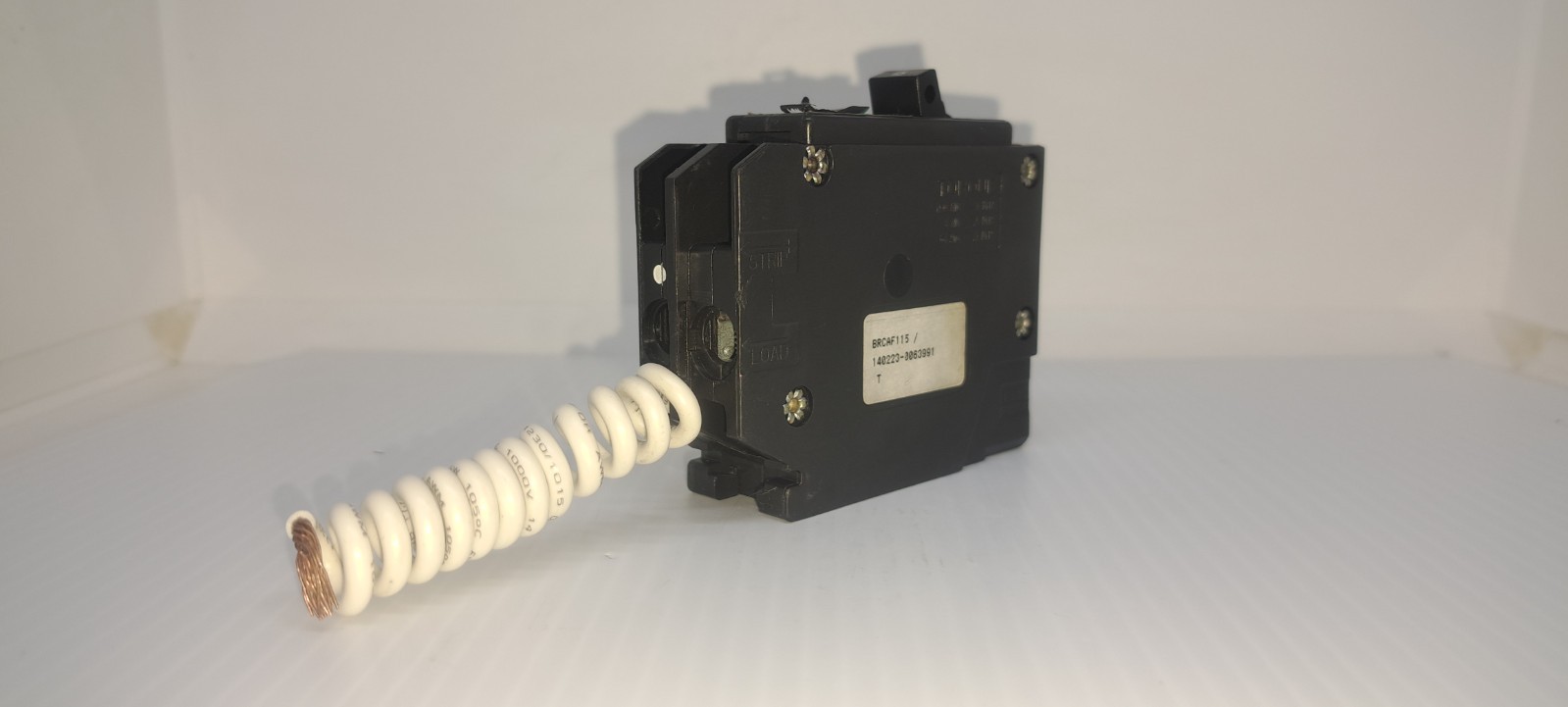 Eaton BRCAF115 15 Amp 1 Pole 120V Combination AFCI Circuit Breaker Flaw