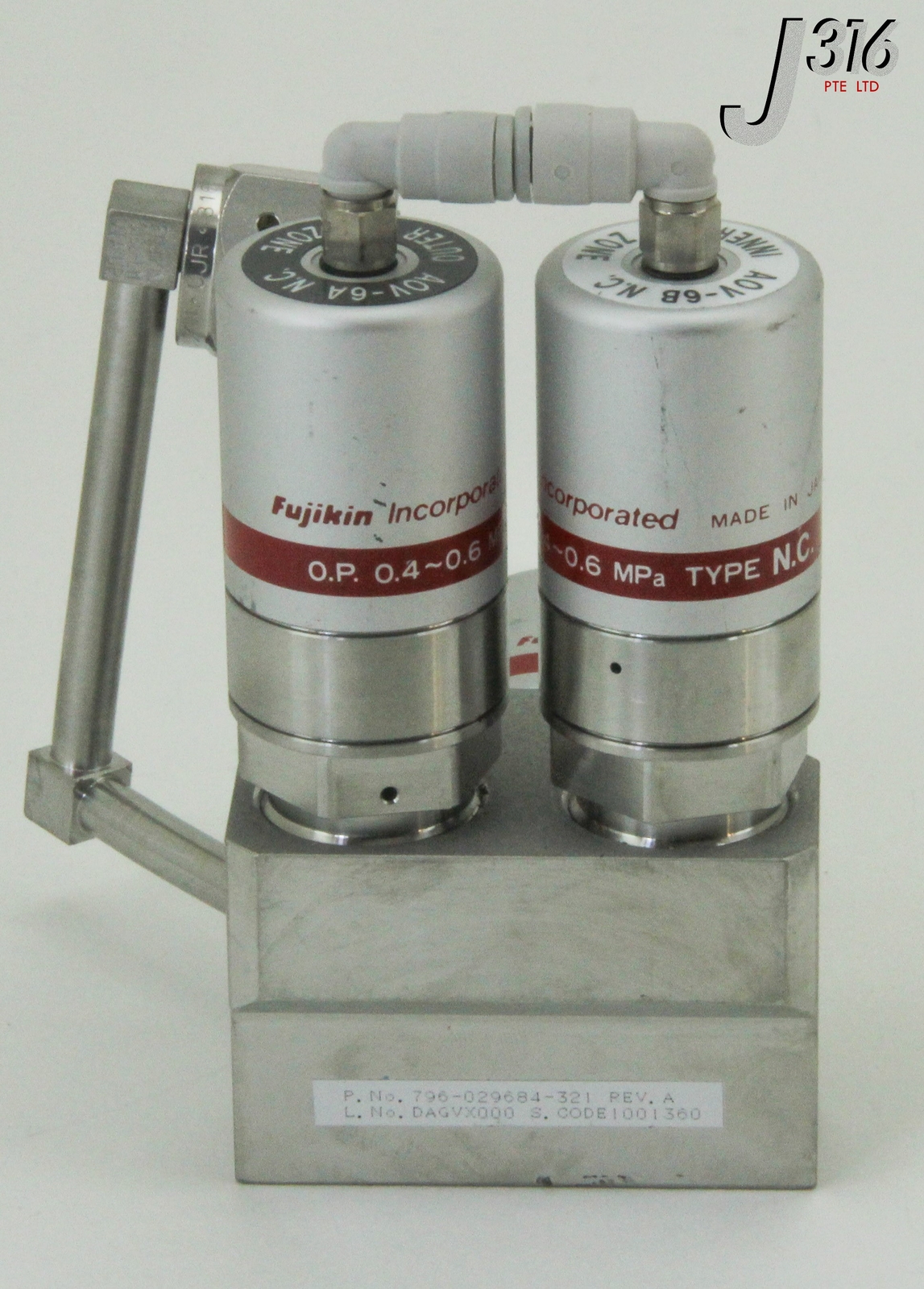 10678 LAM RESEARCH FUJIKIN PNEUMATIC VALVE ASSEMBLY MANIFOLD 796-029684-321