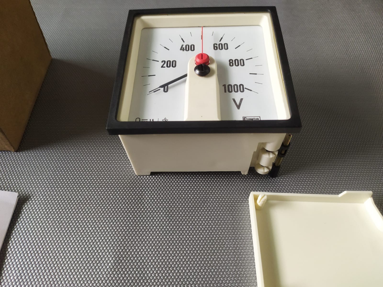 Crompton / Tyco Electronics E244-05V-G-LS-SS-ER Analogue Voltmeter 0-1000V Dc