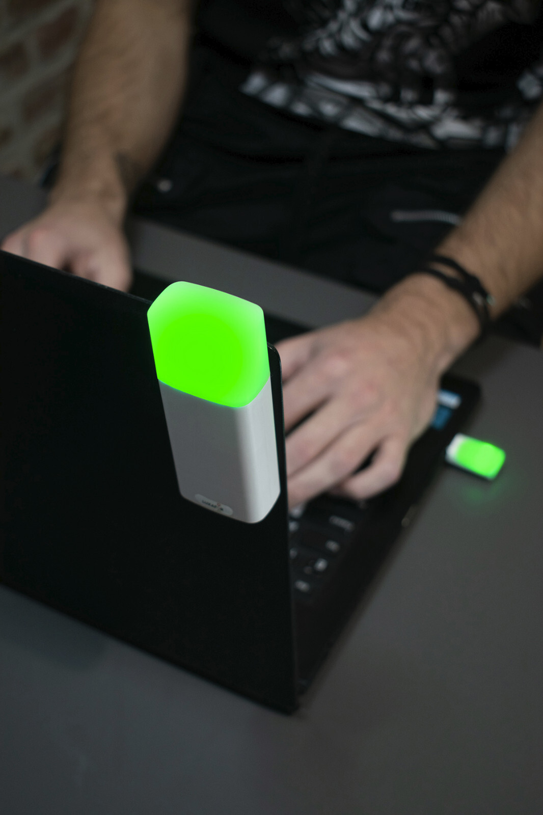 Luxafor Bluetooth PRO – Wireless LED Busy Light for the offise