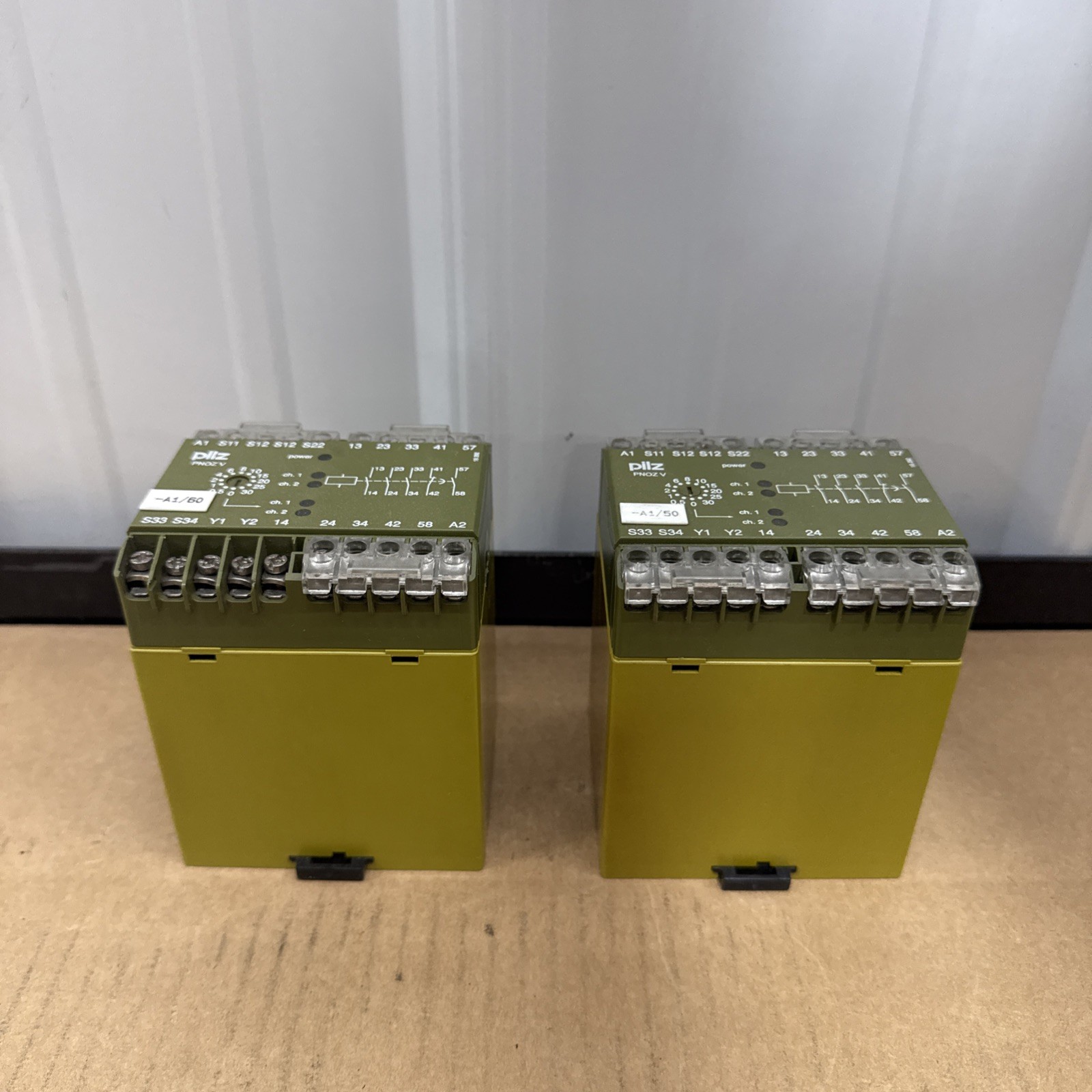 Lot Of 2- PN0ZV 30/24VDC 474790 PILZ Safety Relays