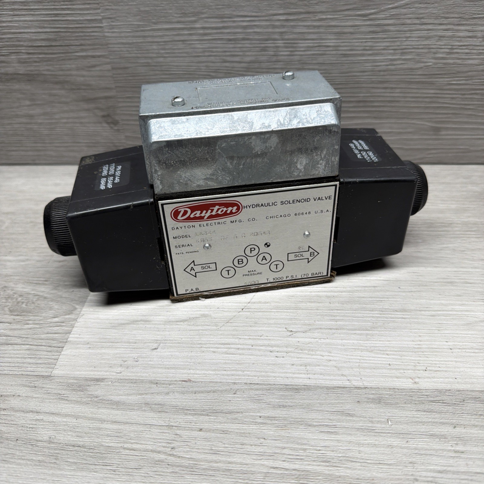 Dayton 1A322 K95S QF 5 C 205A3 Hydraulic Directional Valve W/ 691449 120V Coils