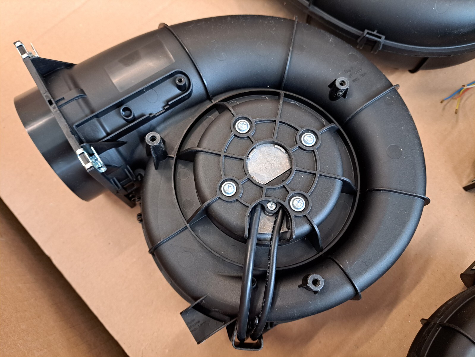 G3G 133-RF15-03 Centrifugal Fan EC 200/240V 50/60HZ 5750 RPM 85W 1.1kg