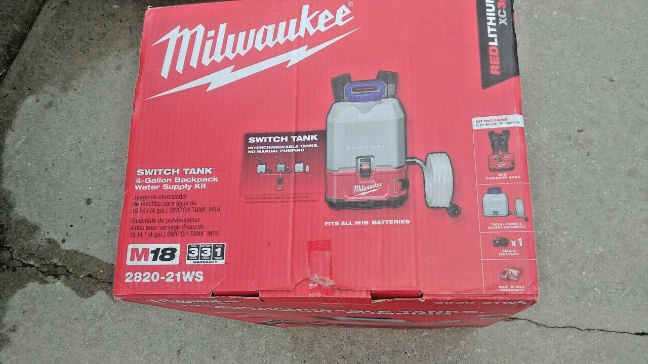 Milwaukee 2820-21WS M18 Switch Tank 4 Gallon Backpack Water Supply Kit !!READ!!!