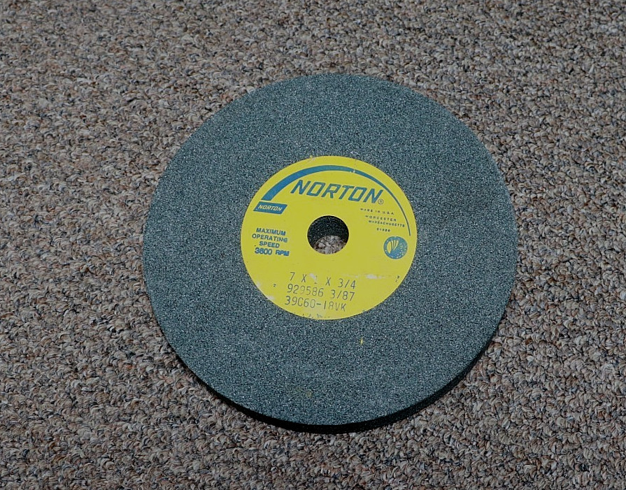 NORTON GRINDING WHEEL 7 x 1 x 3/4″ No. 39C60-18VK-OPEN STOCK