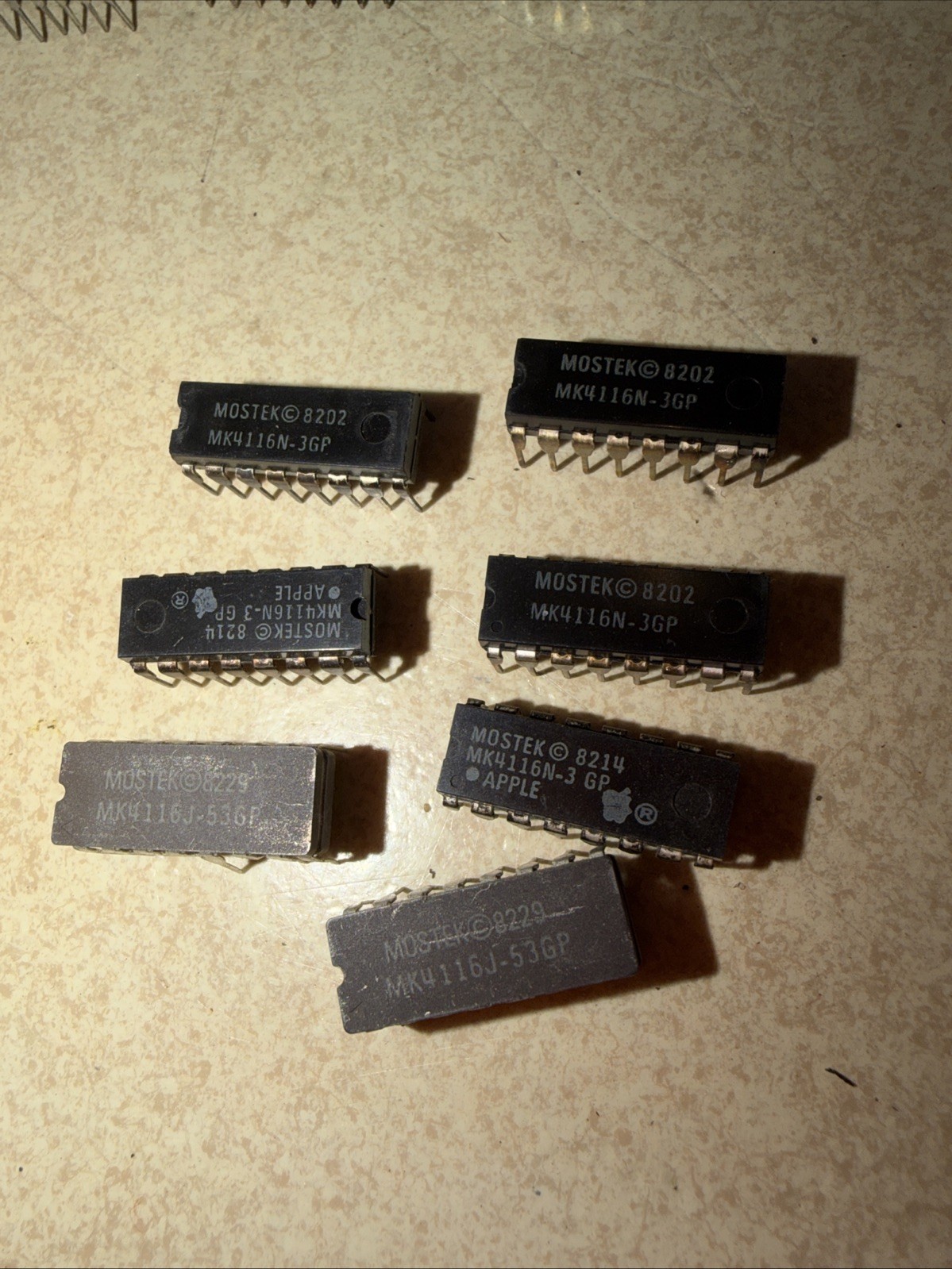 Lot Of 117 Assorted 4116 Computer Chips , Mixed Lot See Photos