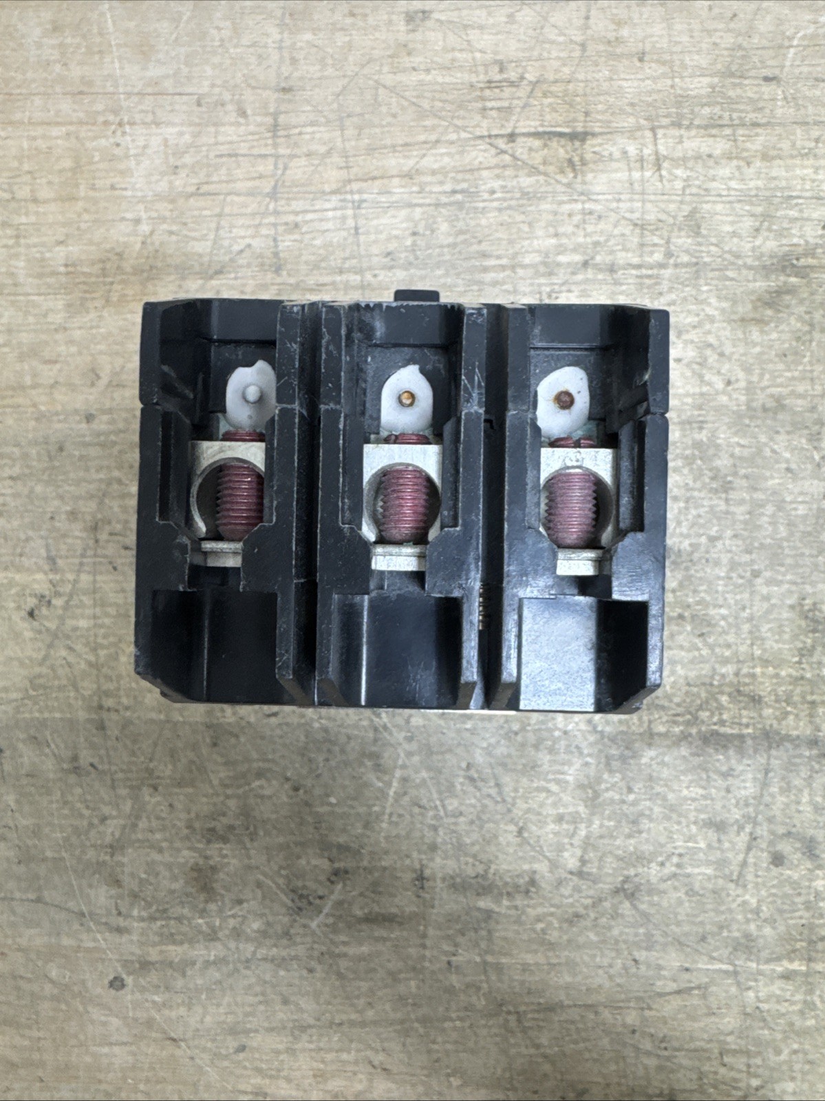 GENERAL ELECTRIC TEY330 TEY 3 POLE 30 AMP 480v CIRCUIT BREAKER