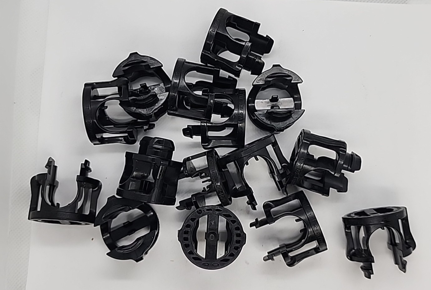 Lot of 195 – COMMSCOPE SSH-1416 SnapStak CABLE HANGER [2ES1-1]