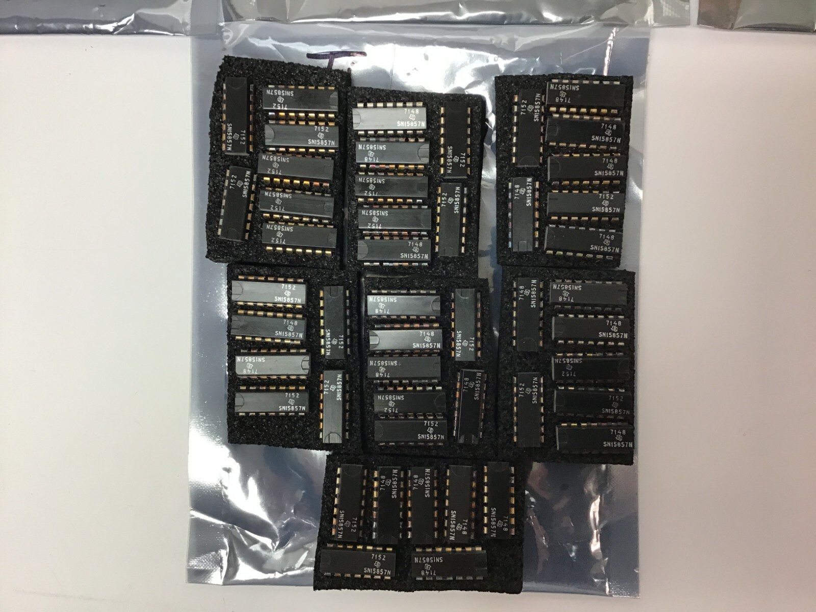 88 NEW VINTAGE Texas Instruments SN15857N, SN75150P, SN74175N Logic ICs SN15862N