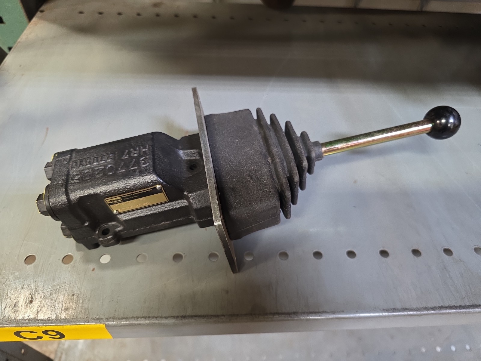 Komatsu HOIST CONTROL – PB7838, Parker PCL402-02-2382,