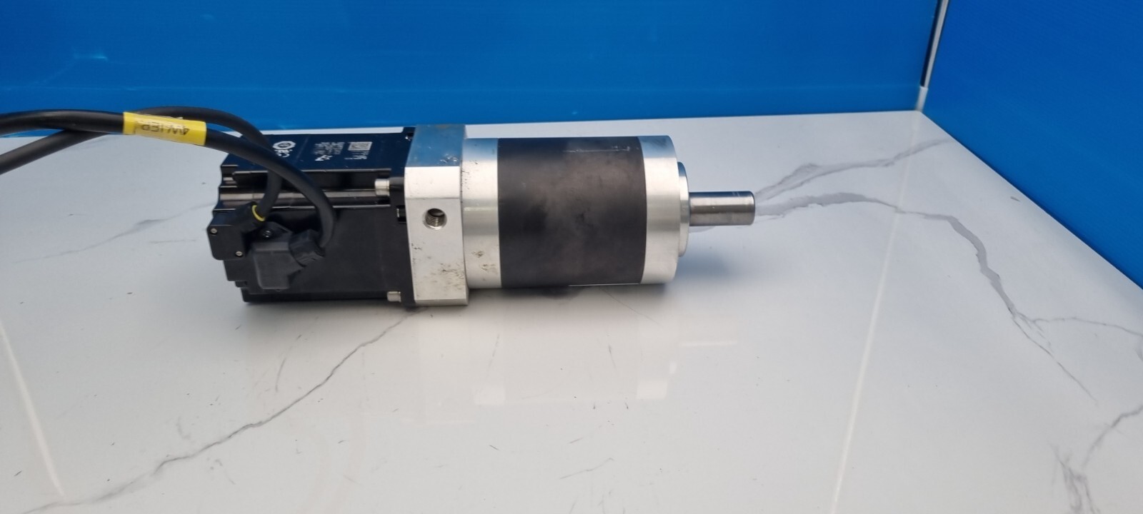 Yaskawa servo motor SGM7J-08AFA61 w/ Gear Box