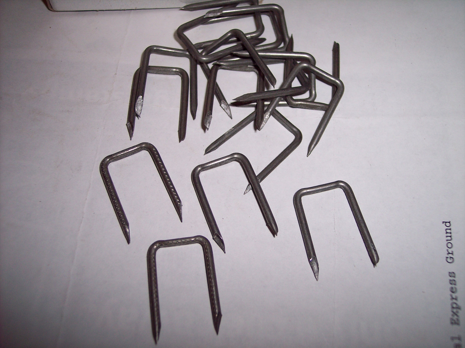 100 METAL CABLE STAPLES 1/2″ FREE S/H