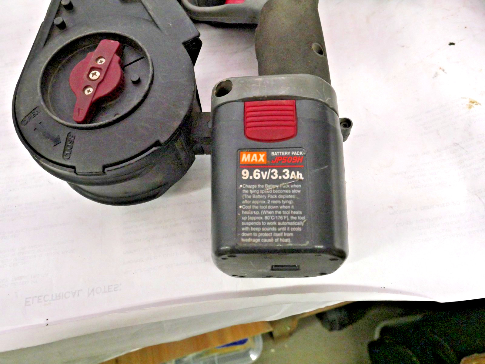 MAX RB655 Rebar Tier with (3) Batteries , Case ,Charger and Manual , Works Fine