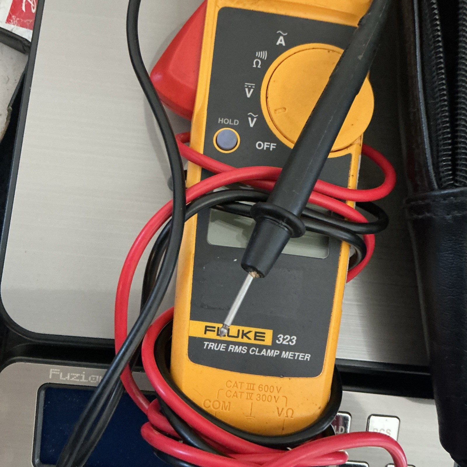 Fluke 323 Clamp Meter With Case Y215