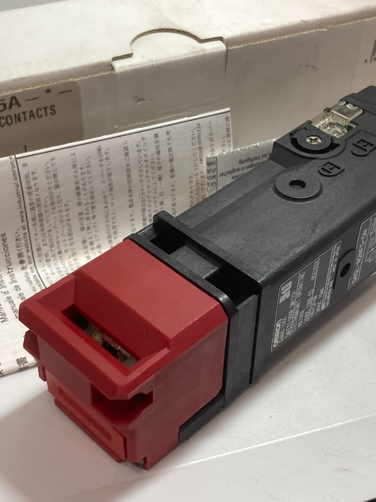 OMRON D4SI-N2NFG-DN SAFETY DOOR SWITCH 24VDC LED INDICATOR 2NC/1NO NIB
