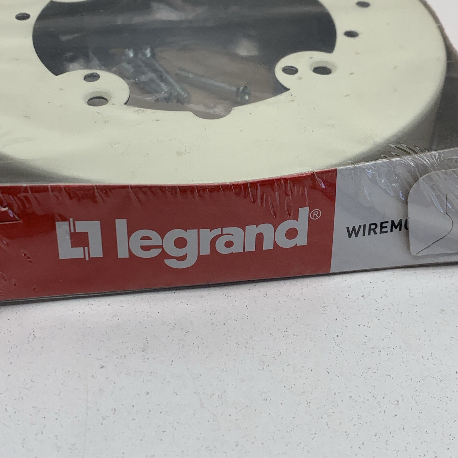 Wiremold V5737A Open Base Round Extension Box Fitting 2-Gang 5-1/2″
