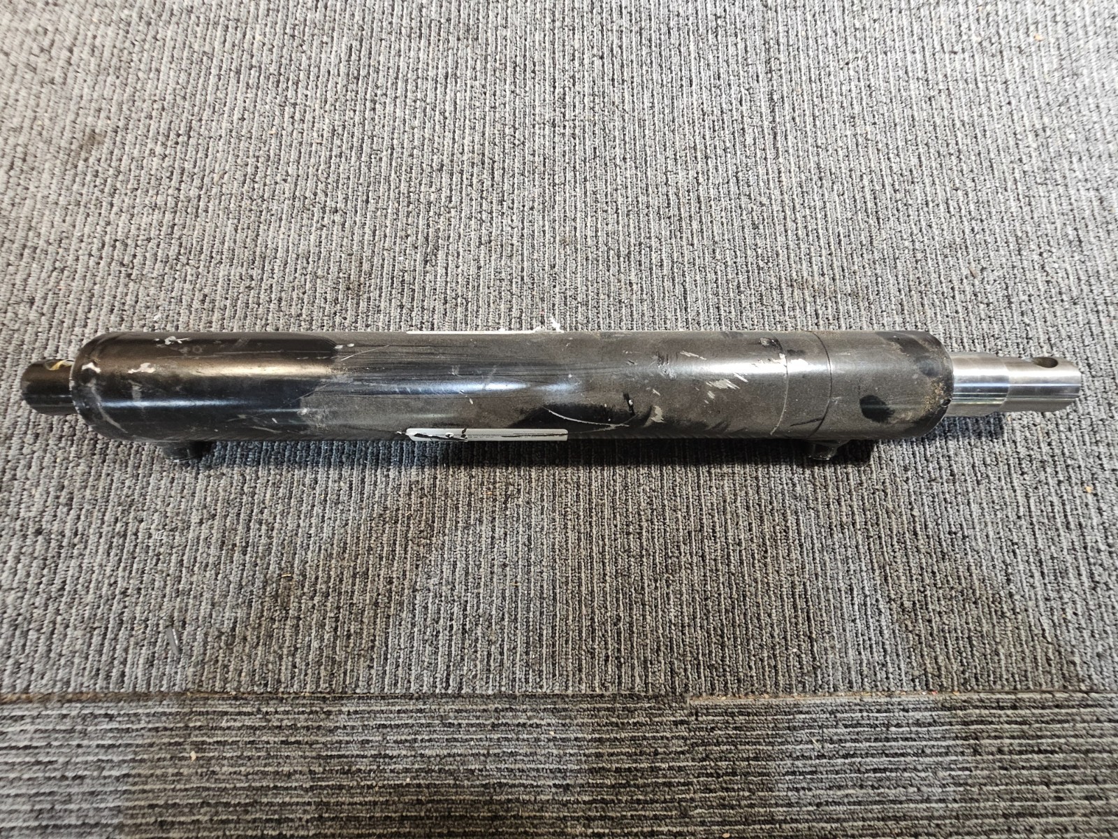 Col Hyd Hydraulic Welded Cylinder 2.89″ OD x 26″ Retracted x 1.76″ Rod