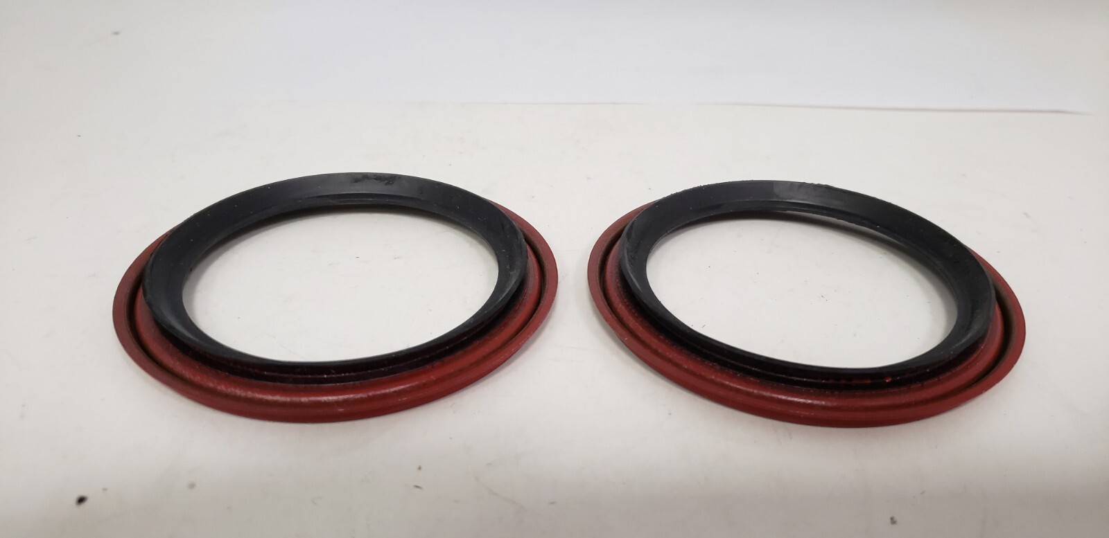 CHICAGO RAWHIDE 24886 OIL SEAL, 2.50 x 3.226 x 0.190 (LOT OF 2) NIB