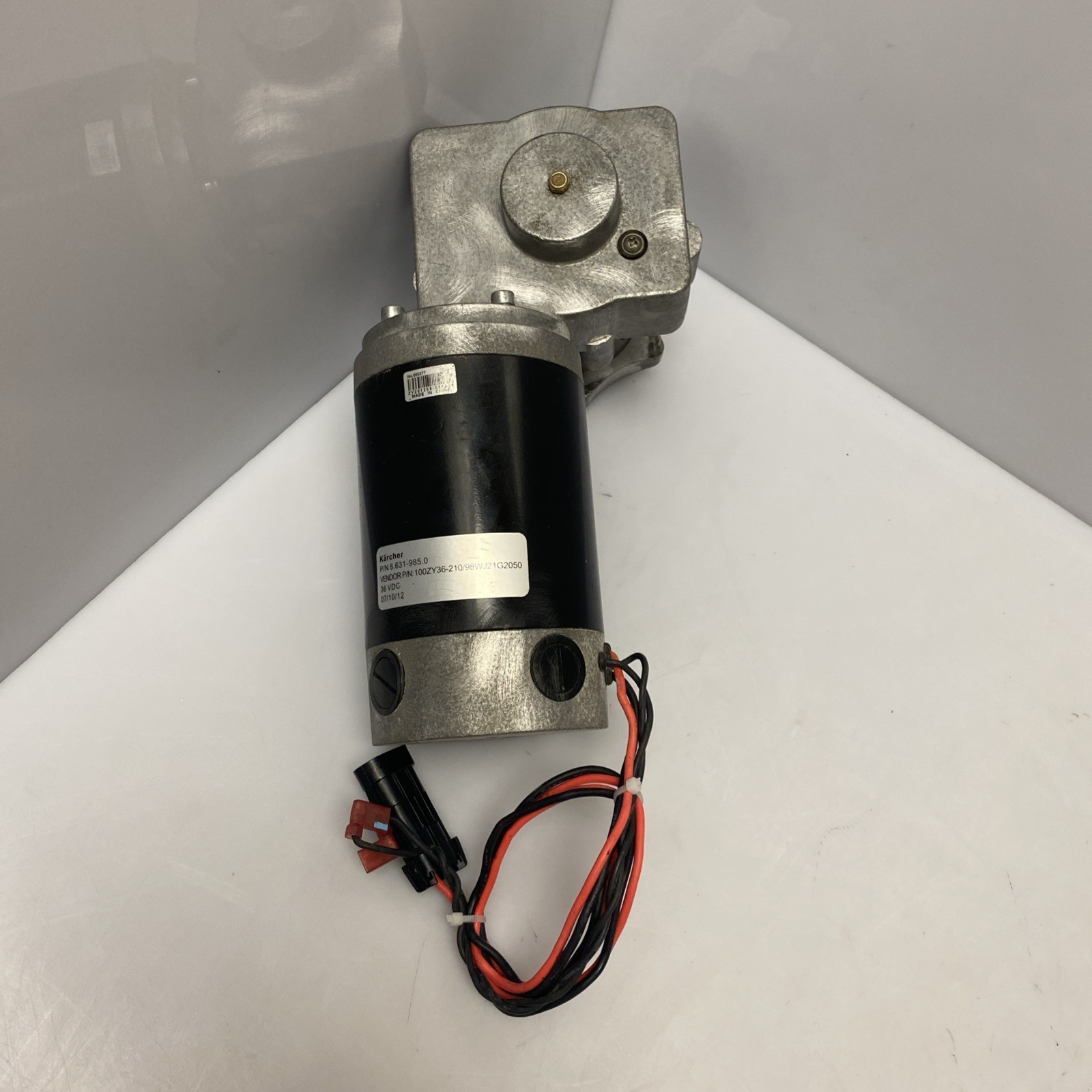 Windsor Karcher Chariot 2 iScrub CSX20 Motor 36Vdc 90 Deg. 1/16 Hp 8.631-985.0