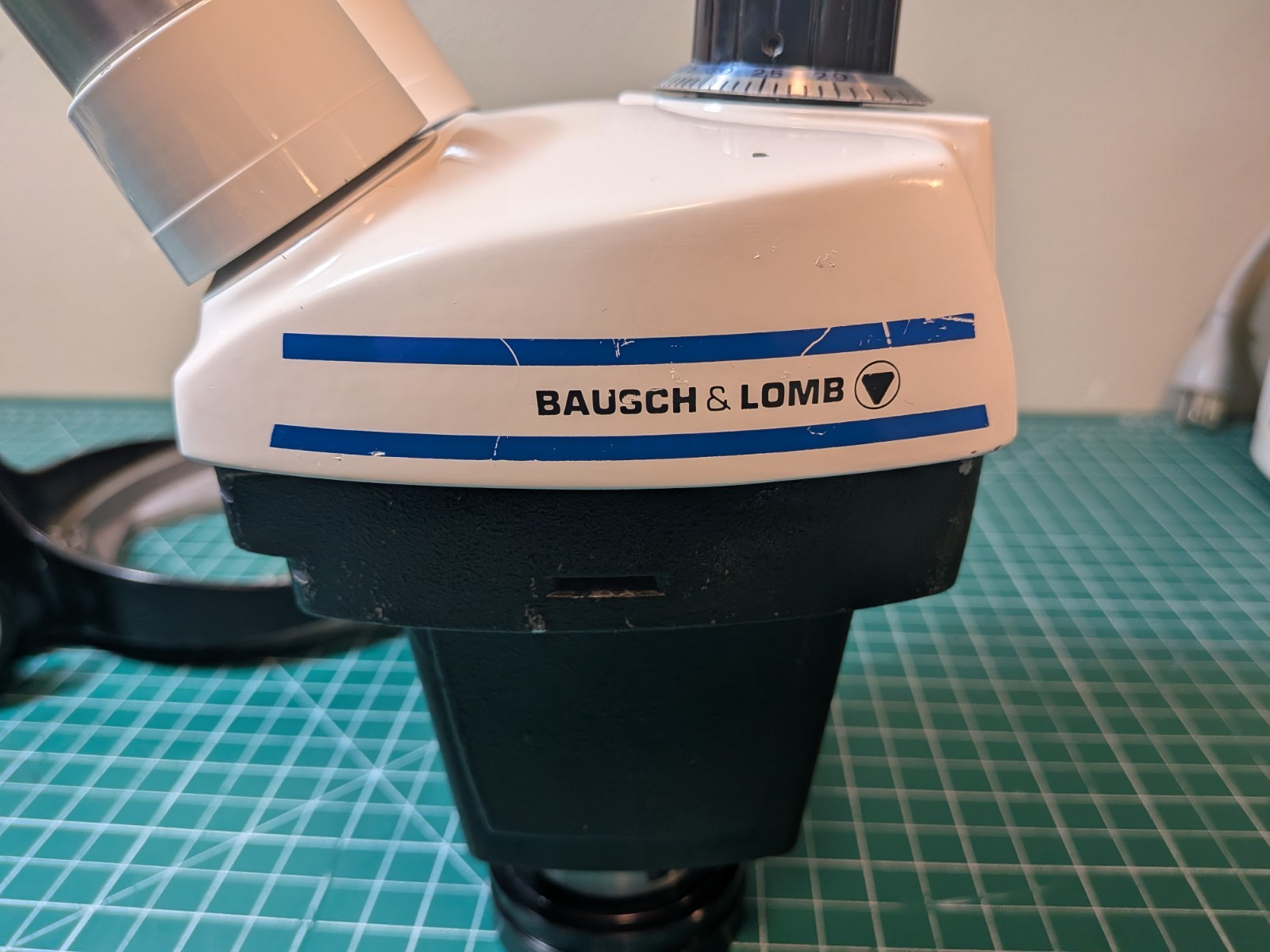 Bausch & Lomb StereoZoom 5 Microscope 0.8x-4.0x w/ 10X WF Eyepieces &Focus Mount