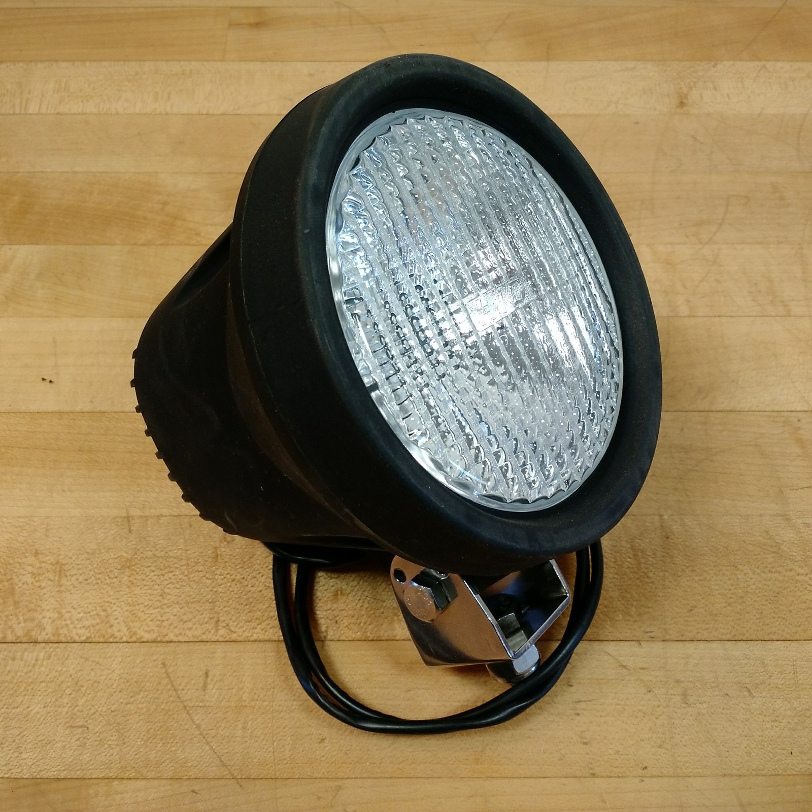Unknown/Unbranded Industrial HID Spotlight, 9-32V Halogen with Wire Harness