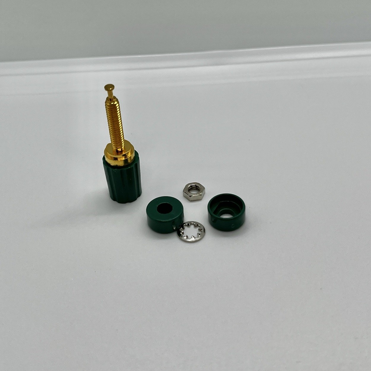 Pomona 3750-5 Gold Plated Binding Post, Accepts 4mm Banana Plug – Green, Knurled