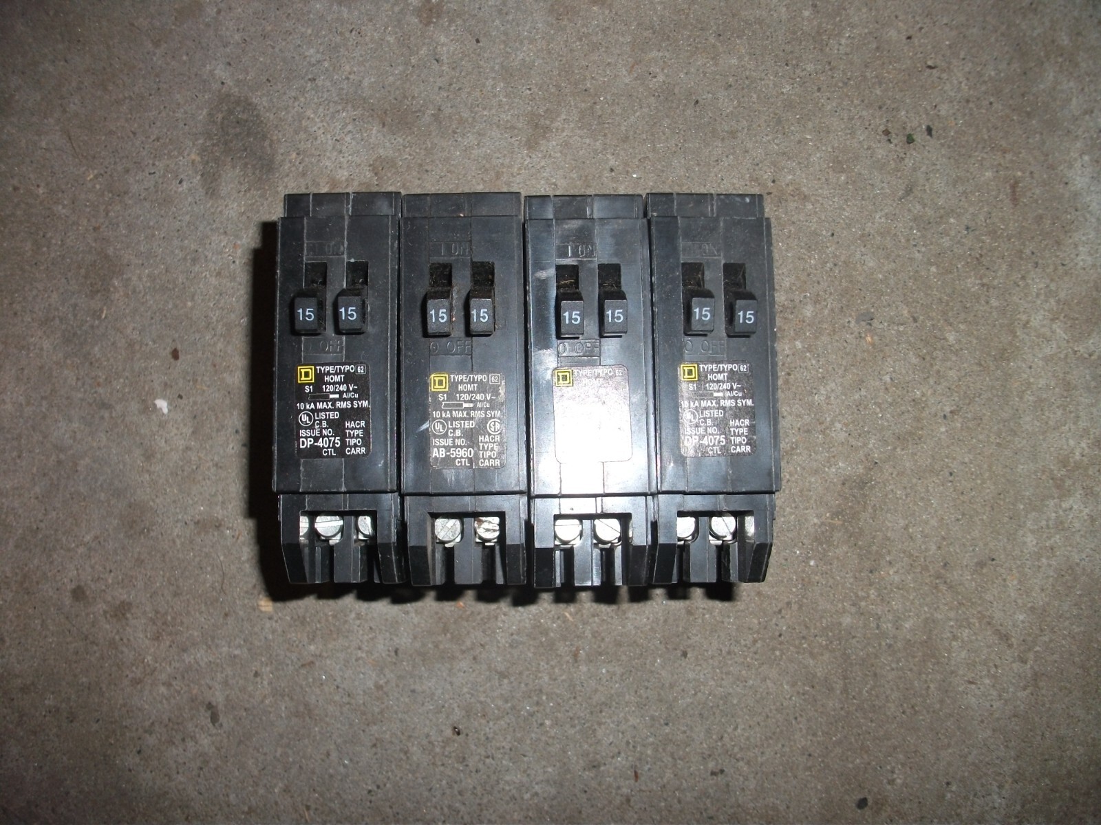 SQUARE D HOMT1515 Circuit Breaker 15A Plug In 120/240V Used