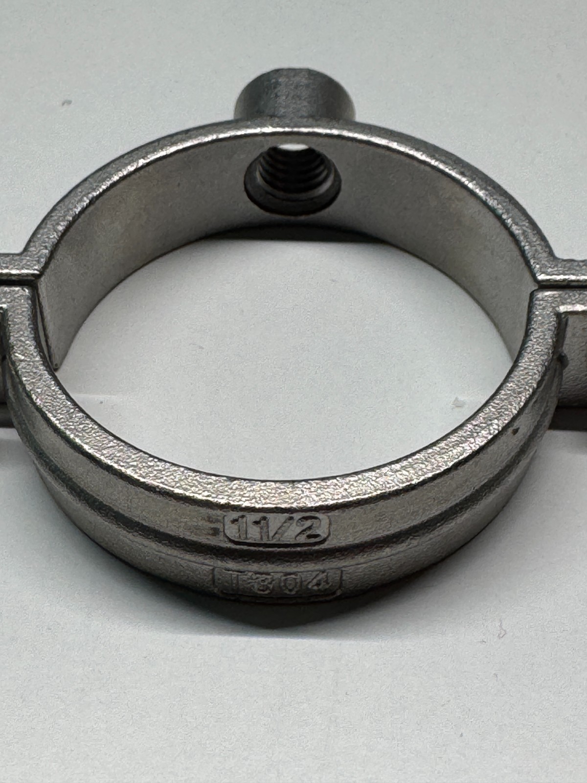 1-1/2″ 304 Stainless Steel Split Ring Pipe Hanger (1.90″ OD)