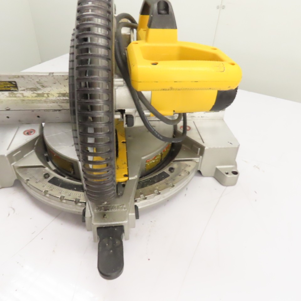 DeWalt DW715 12″ Single-Bevel Compound Miter Saw 120VAC 15A 4000RPM