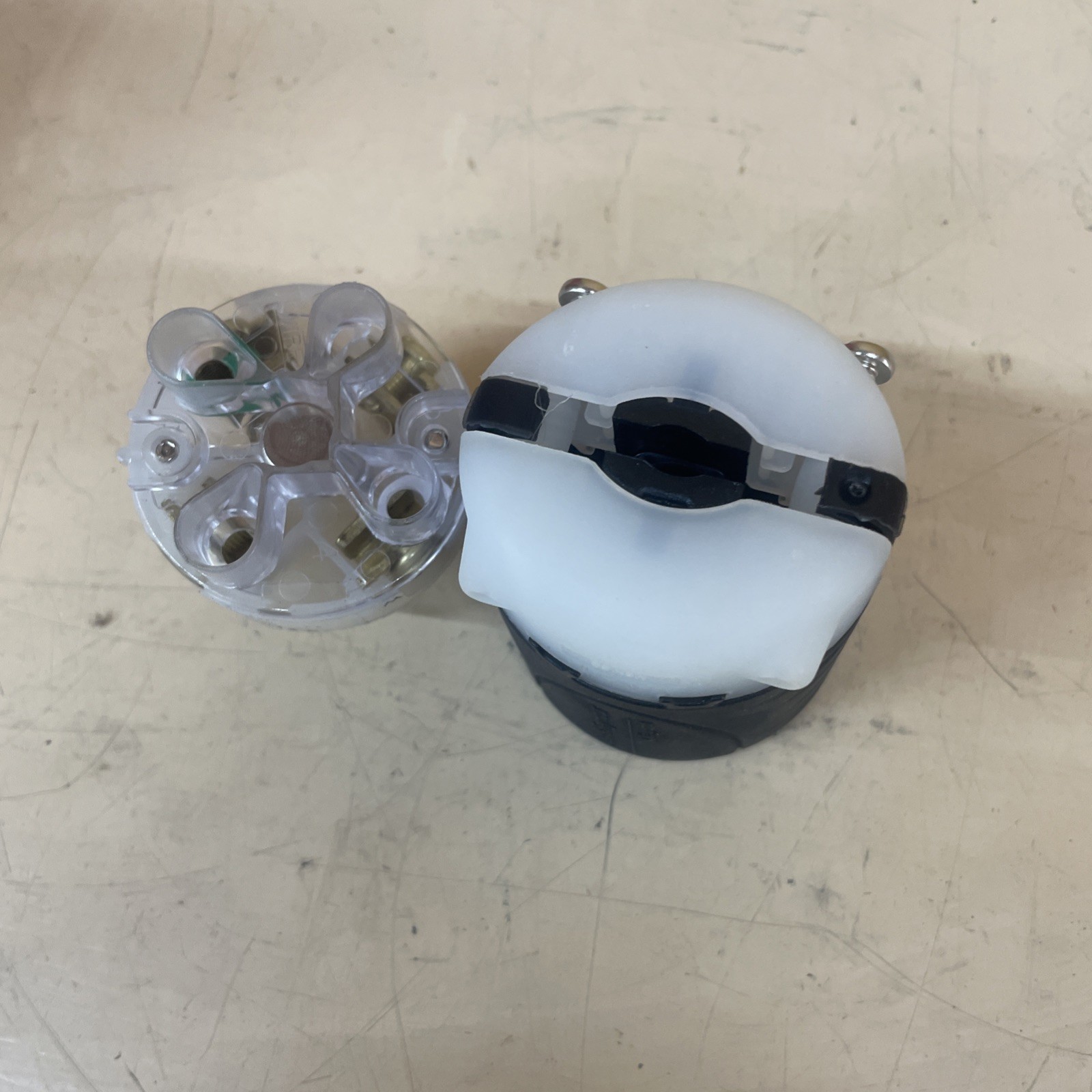 Pass and Seymour Legrand L1430-P Turnlok Plug 30A 125/250V 3P 4W Grdg