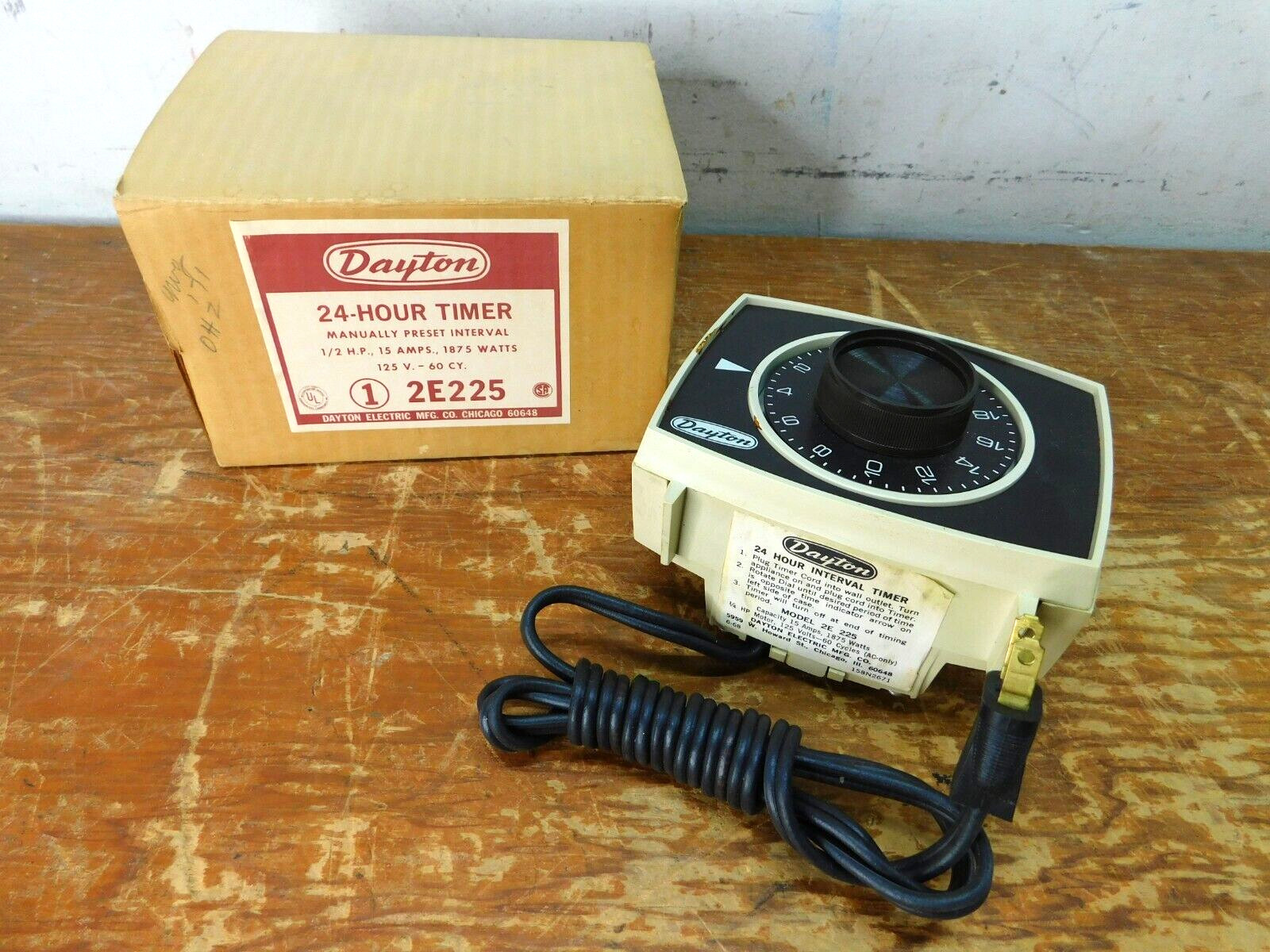 Dayton 2E225 plug in 24-Hour Timer 1/2 HP 15 Amps 1875 Watts 125 V NIB NOS