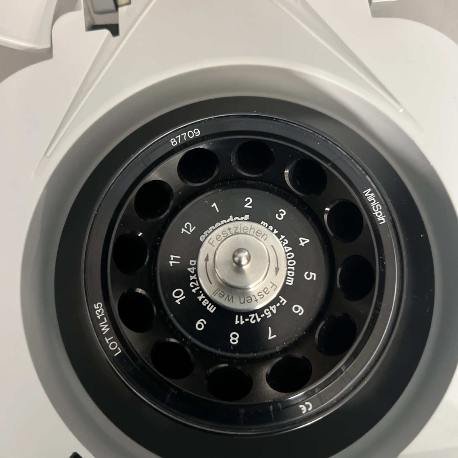 Eppendorf MiniSpin 5452 Microcentrifuge + F45-18-11 Rotor- Tested Working