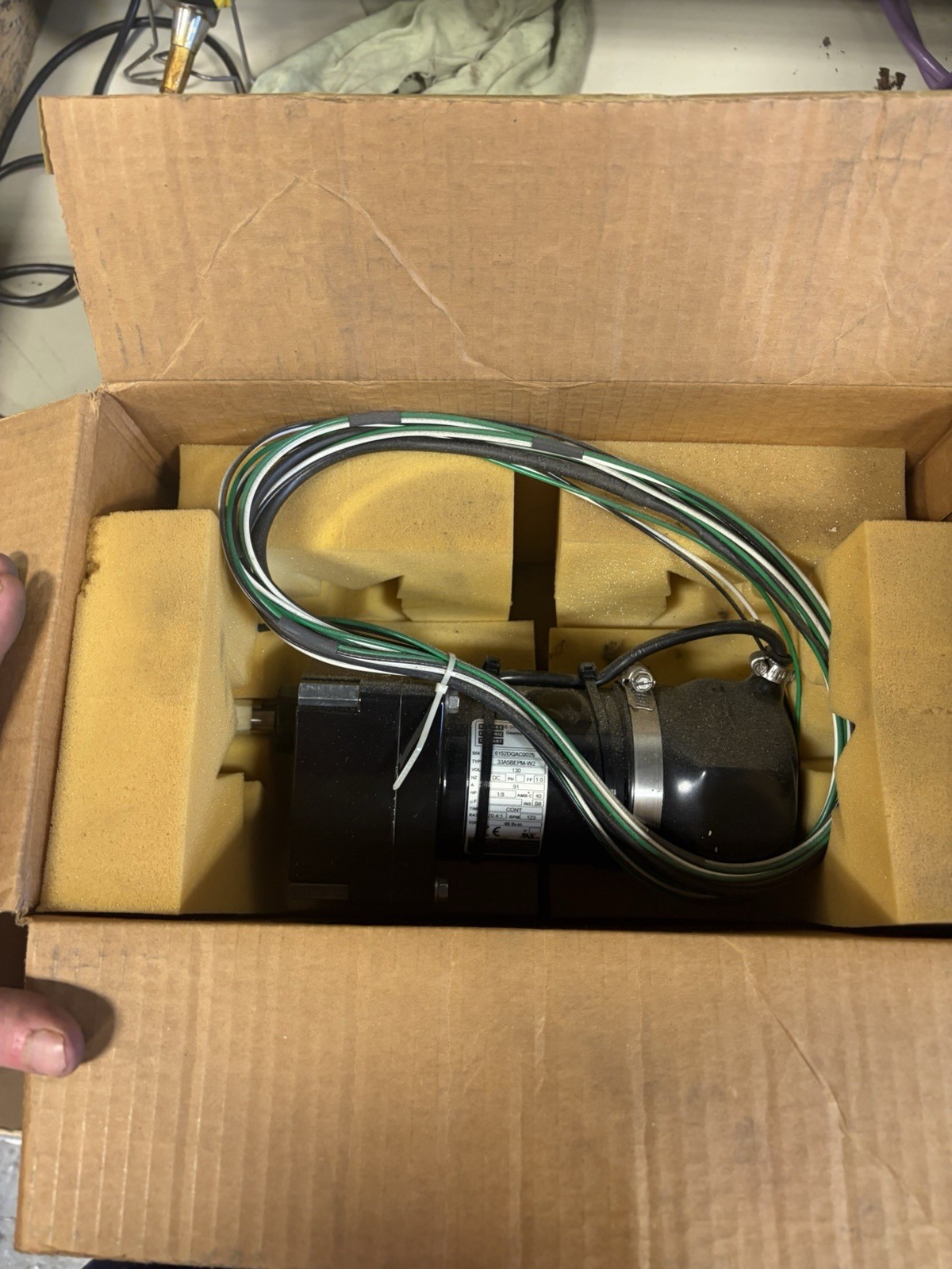 NEW OPEN BOX Bodine 33A5BEPM—W2 Gearmotor 130V 1/8Hp 181Rpm Torque 31 in-lb