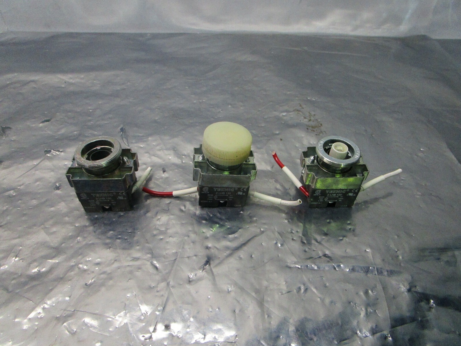 3 Teknic 2LHB130 Pushbutton, 101171