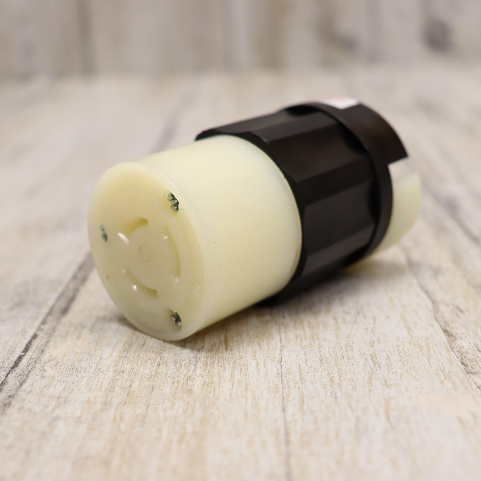 Leviton 7314-C Locking Connector Plug 20A 125/250V 3 Pole 3 Wire Non-Grounding