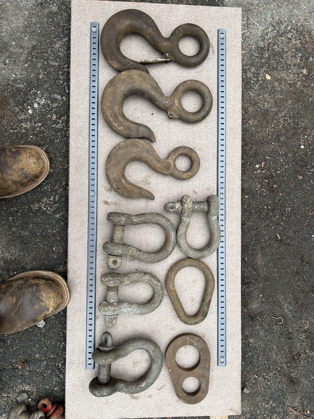 Assorted Large And Heavy Duty Shackles Two Crosby’s And Two Pairings