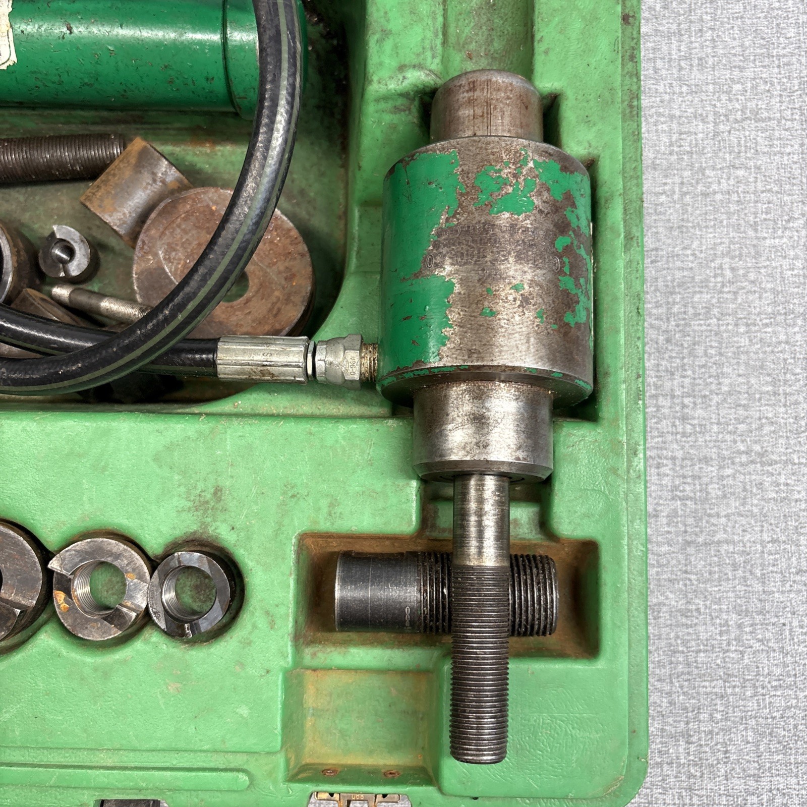 GREENLEE 7306SB 1/2″ – 2 -1/2”Slug Buster Knockout Punch and Hydraulic Driver