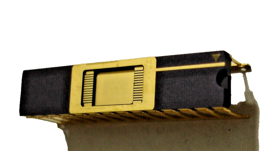 Chip carrier ceramic-gold C-DIP 28 pin 13-029-028 SILVERGLASS