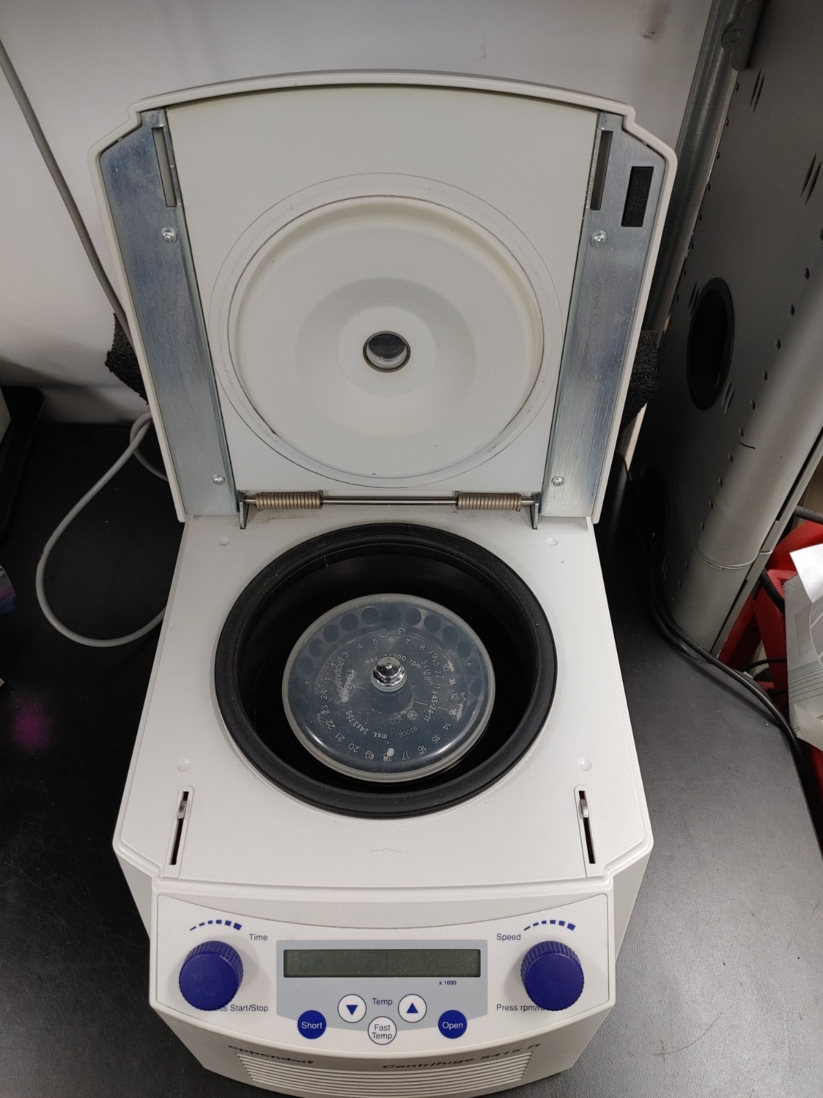 EPPENDORF Centrifuge 5415 R Benchtop Refrigerated Microcentrifuge with Rotor