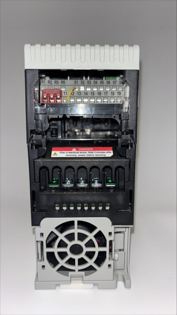 Allen-Bradly PowerFlex 525 VFD 3HP 200-240V 25B-B011N104 / 25BB011N104