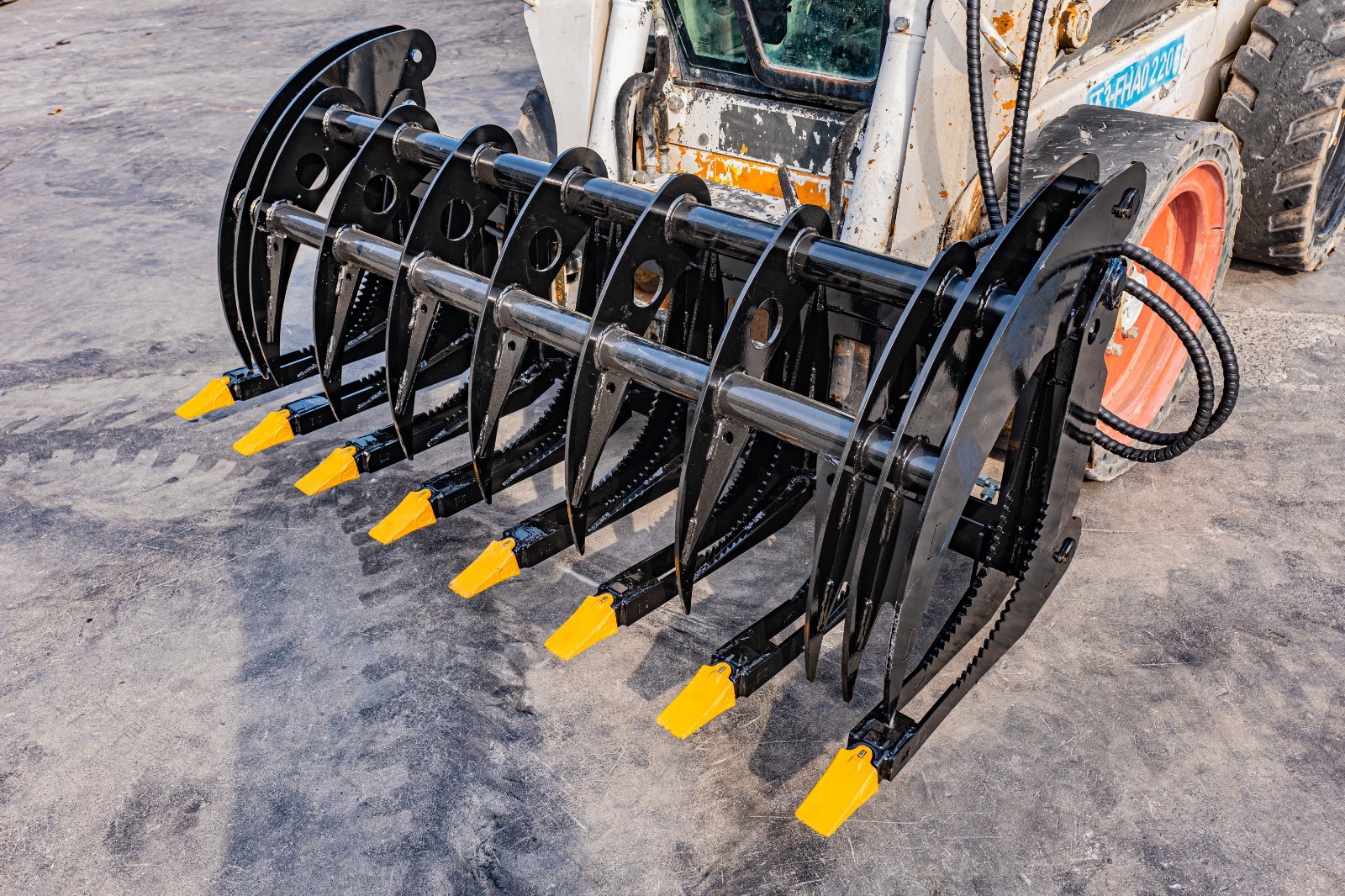 72″ Brush Root Rake Grapple Attachment For Bobcat Skid Steer