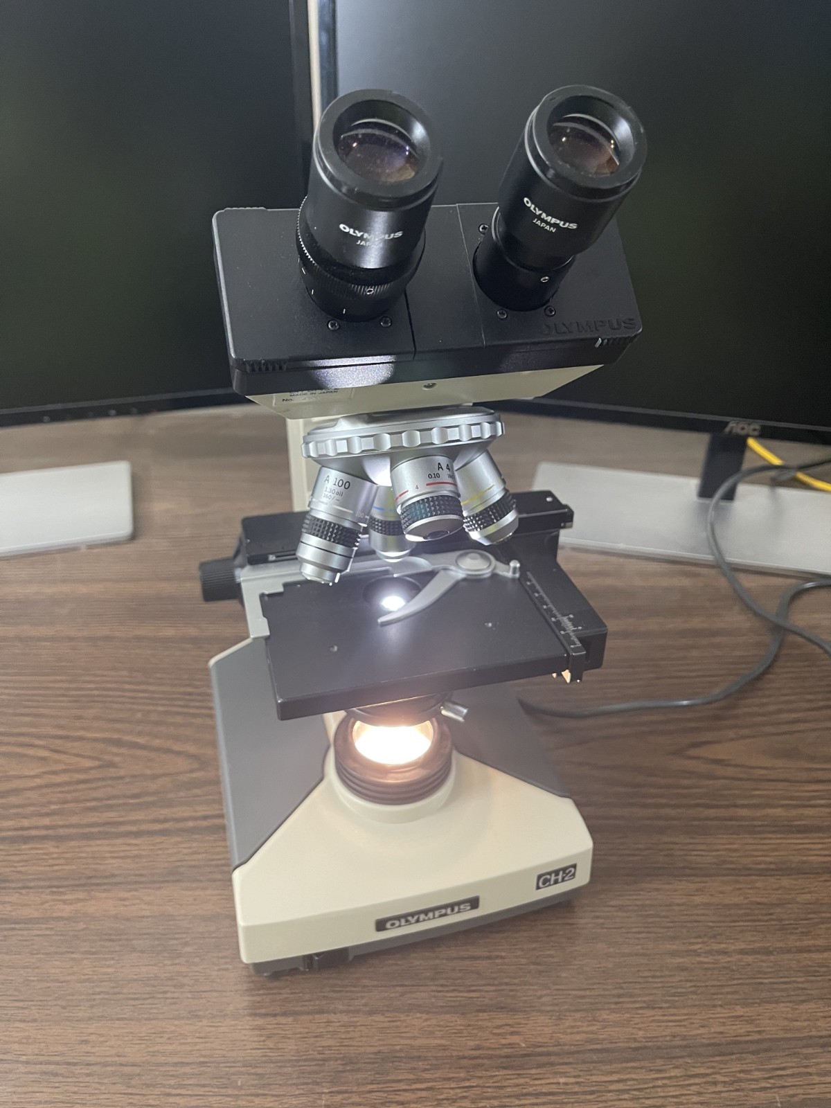 Olympus CH-2, CHT Microscope with objectives 4X 10X 40X 100X 10X/18L NEW BULB 03