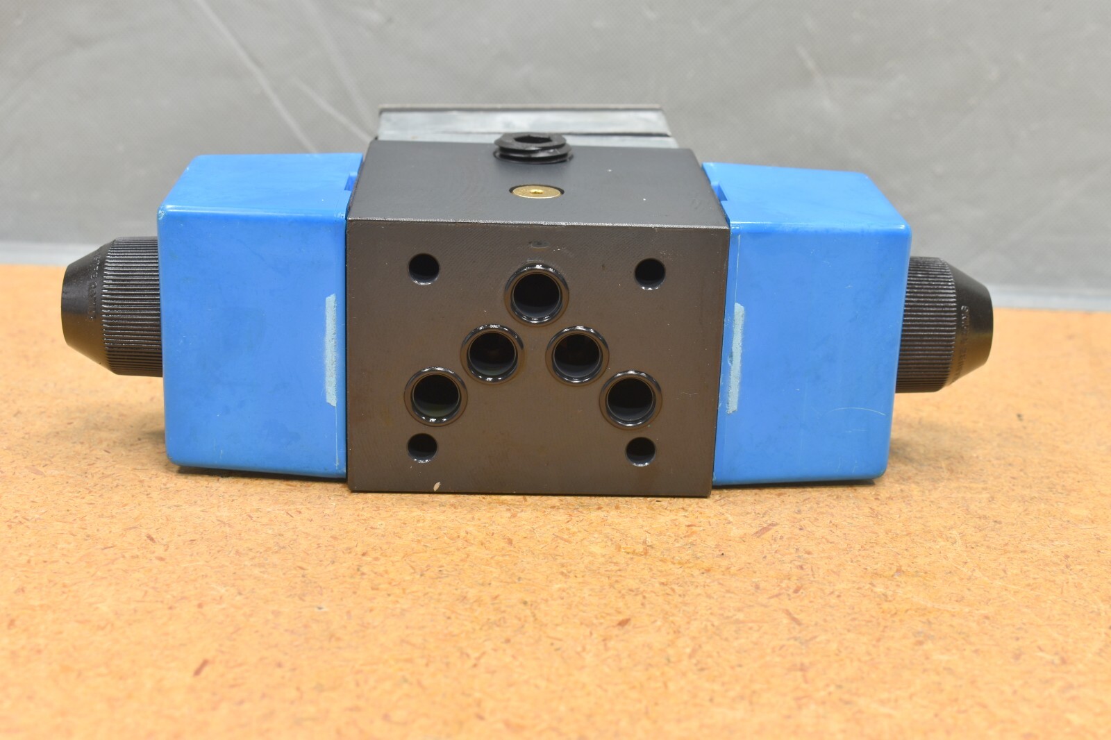 Eaton Vickers PBDG4S4L-012N-B-60, Directional Valve, 110/12V, .69/.85 A, 868982